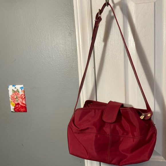 Liz Claiborne Stylish Red Ruched Shoulder Bag - Picture 1 of 3